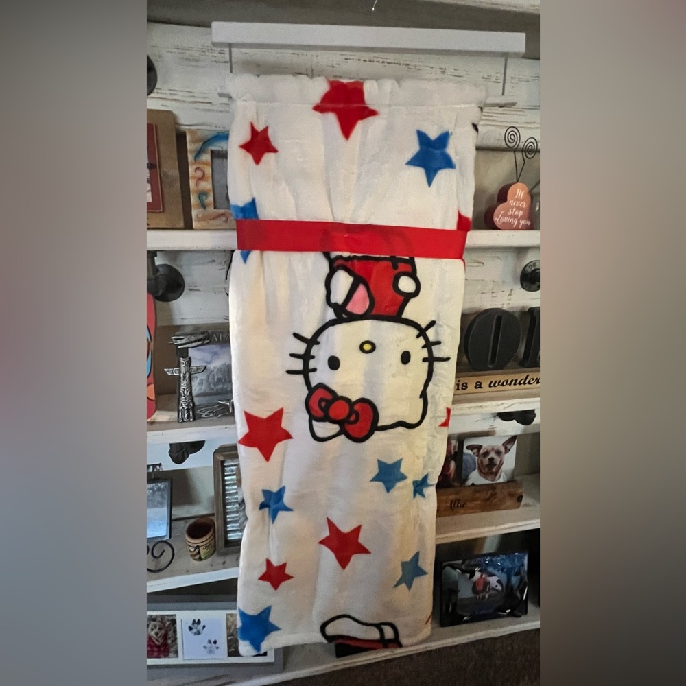 Hard to find Patriotic hello kitty blanket.
